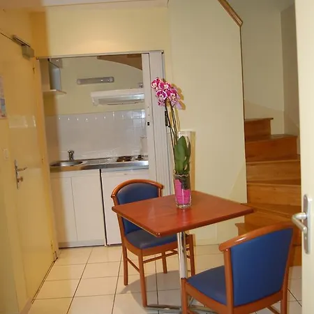 Sur Sarthe Lägenhetshotell La Suze-sur-Sarthe