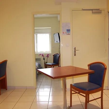 Lägenhetshotell Sur Sarthe 3*